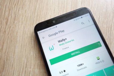Konskie, Polonya - 24 Haziran 2018: Wally + app Huawei Y6 2018 smartphone üzerinde görüntülenen Google oyun mağaza web sitesinde