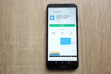 Konskie, Polonya - 24 Haziran 2018: Dollarbird - Huawei Y6 2018 smartphone üzerinde görüntülenen Google oyun mağaza web sitesi üzerinde kişisel finans Takvim uygulaması