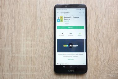 Konskie, Polonya - 24 Haziran 2018: Expensify - Huawei Y6 2018 smartphone üzerinde görüntülenen Google oyun mağaza web sitesi üzerinde harcama raporları uygulaması