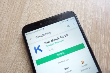 Konskie, Polonya - 24 Haziran 2018: Kate Mobil Huawei Y6 2018 smartphone üzerinde görüntülenen Google oyun mağaza web sitesinde Vk app için