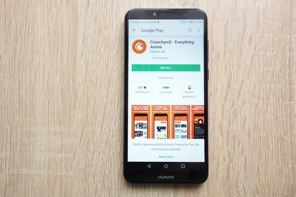 Konskie, Polonya - 24 Haziran 2018: Crunchyroll - Huawei Y6 2018 smartphone üzerinde görüntülenen Google oyun mağaza web sitesinde her şey Anime app