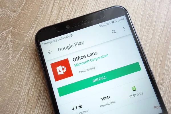 Konskie, Polonya - 24 Haziran 2018: Office Lens uygulaması Huawei Y6 2018 smartphone üzerinde görüntülenen Google oyun mağaza web sitesi üzerinde