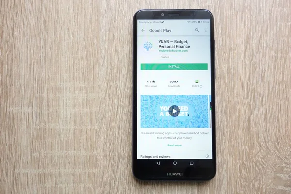 Konskie, Polonya - 24 Haziran 2018: Ynab - bütçe, kişisel finans app Huawei Y6 2018 smartphone üzerinde görüntülenen Google oyun mağaza web sitesinde