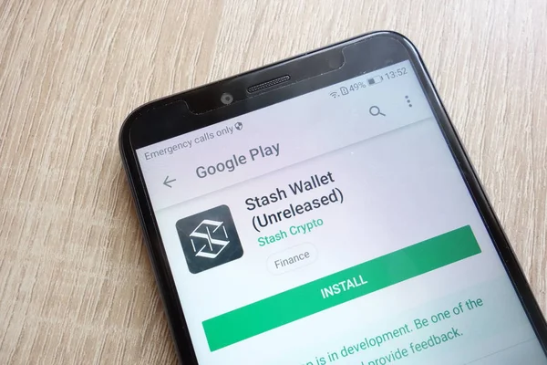 Konskie, Polonya - 24 Haziran 2018: Zula m-cüzdan (Unreleased) app Huawei Y6 2018 smartphone üzerinde görüntülenen Google oyun mağaza web sitesinde