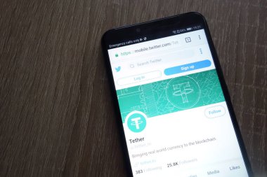 Konskie, Polonya - 30 Haziran 2018: Huawei Y6 2018 smartphone üzerinde görüntülenen urgan cryptocurrency heyecan Web