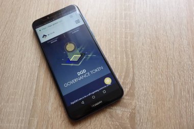 Konskie, Polonya - 01 Temmuz 2018: Huawei Y6 2018 smartphone üzerinde görüntülenen Digixdao (mehmet) cryptocurrency Web sitesi