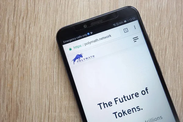 Konskie, Polonya - 08 Temmuz 2018: Huawei Y6 2018 smartphone üzerinde görüntülenen bilge (poli) cryptocurrency Web sitesi