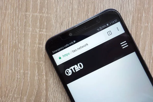 Konskie, Polonya - 14 Temmuz 2018: modern bir akıllı telefon üzerinde görüntülenen Tao (Xto) cryptocurrency Web sitesi