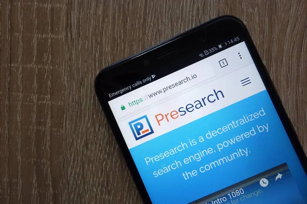 Konskie, Polonya - 14 Temmuz 2018: modern bir akıllı telefon üzerinde görüntülenen Presearch (Pre) cryptocurrency Web sitesi