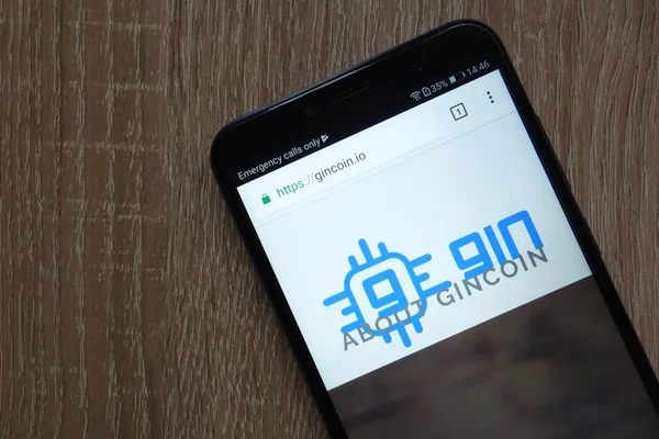 Konskie, Polonya - 14 Temmuz 2018: modern bir akıllı telefon üzerinde görüntülenen Gincoin (cin) cryptocurrency Web sitesi