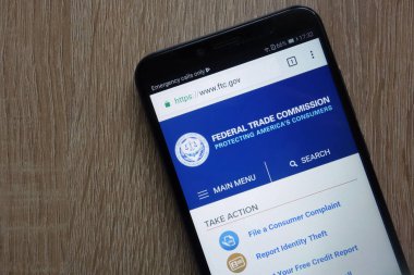 Konskie, Polonya - 14 Temmuz 2018: modern bir akıllı telefon üzerinde görüntülenen Federal Ticaret Komisyonu (Ftc) Web sitesi