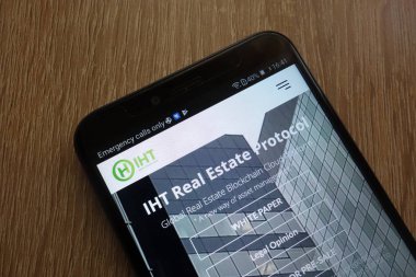 Konskie, Polonya - 17 Temmuz 2018: modern bir akıllı telefon üzerinde görüntülenen IHT Emlak Protokolü cryptocurrency Web sitesi