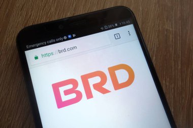 Konskie, Polonya - 17 Temmuz 2018: modern bir akıllı telefon üzerinde görüntülenen ekmek (Brd) cryptocurrency Web sitesi