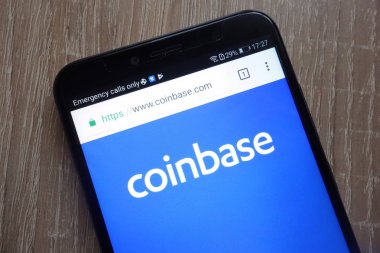 Konskie, Polonya - 17 Temmuz 2018: modern bir akıllı telefon üzerinde görüntülenen Coinbase fintech şirket web sitesi