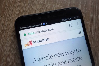 Konskie, Polonya - 17 Temmuz 2018: modern bir akıllı telefon üzerinde görüntülenen Fundrise fintech şirket web sitesi