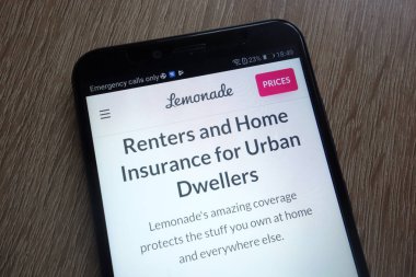 Konskie, Polonya - 17 Temmuz 2018: modern bir akıllı telefon üzerinde görüntülenen limonata fintech şirket web sitesi