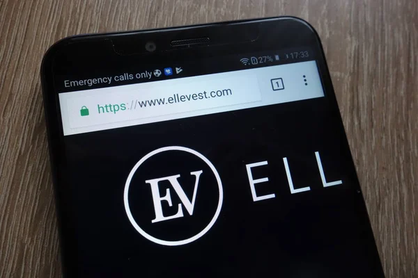 Konskie 폴란드 2018 Ellevest Fintech 웹사이트 스마트폰에 — 스톡 사진