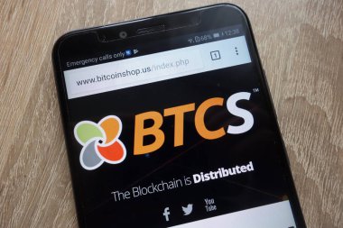 Konskie, Polonya - 25 Temmuz 2018: modern bir akıllı telefon üzerinde görüntülenen Btcs Web sitesi