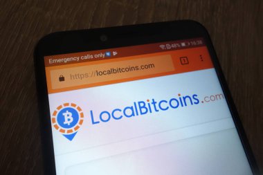 Konskie, Polonya - 26 Temmuz 2018: modern bir akıllı telefon üzerinde görüntülenen Localbitcoins Web sitesi