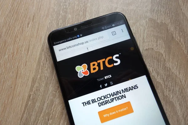 Konskie, Polonya - 25 Temmuz 2018: modern bir akıllı telefon üzerinde görüntülenen Btcs Web sitesi