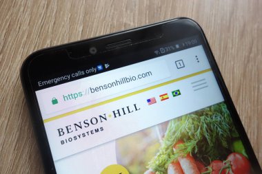 Konskie, Polonya - 26 Temmuz 2018: modern bir akıllı telefon üzerinde görüntülenen Benson Hill Biyosistem Web sitesi