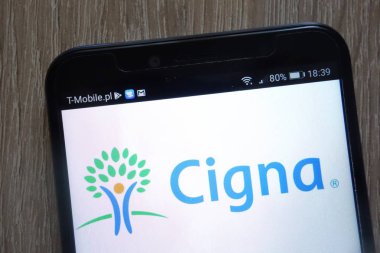 Konskie, Polonya - 11 Ağustos 2018: modern bir akıllı telefon üzerinde görüntülenen açıklama yapan Cigna logosu