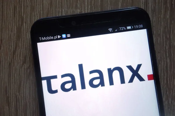 Konskie Polen August 2018 Talanx Logo Auf Modernem Smartphone — Stockfoto