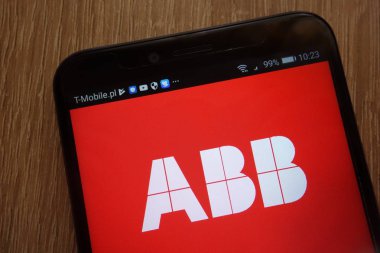 Konskie, Polonya - 18 Ağustos 2018: modern bir akıllı telefon üzerinde görüntülenen Abb logosu