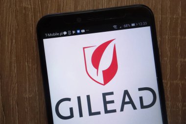 Konskie, Polonya - 18 Ağustos 2018: modern bir akıllı telefon üzerinde görüntülenen Gilead logosu