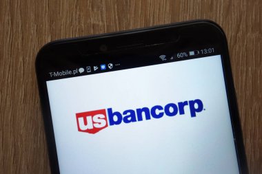 Konskie, Polonya - 18 Ağustos 2018: modern bir akıllı telefon üzerinde görüntülenen US Bancorp logosu
