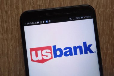 Konskie, Polonya - 18 Ağustos 2018: modern bir akıllı telefon üzerinde görüntülenen ABD Bankası logosu