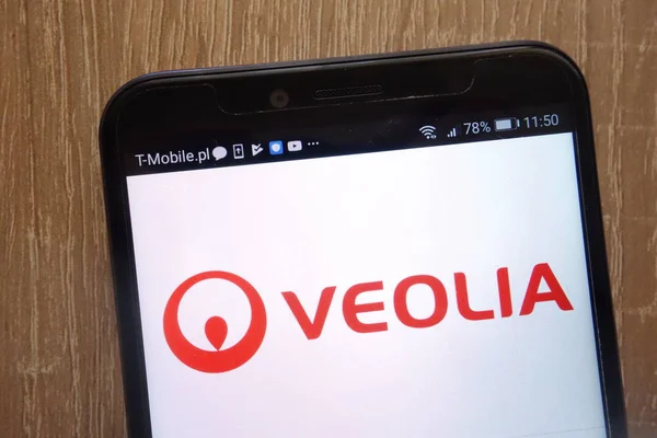 Konskie Polonia Agosto 2018 Veolia Logo Exhibido Smartphone Moderno — Foto de Stock