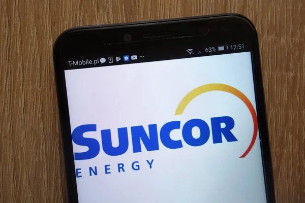 Konskie Polonia Agosto 2018 Suncor Energy Logo Exhibido Smartphone Moderno —  Fotos de Stock