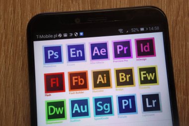 Konskie, Polonya - 01 Eylül 2018: modern bir akıllı telefon üzerinde görüntülenen Adobe Systems logolar