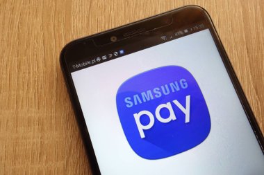 Konskie, Polonya - 01 Eylül 2018: modern bir akıllı telefon üzerinde görüntülenen Samsung ödeme logosu