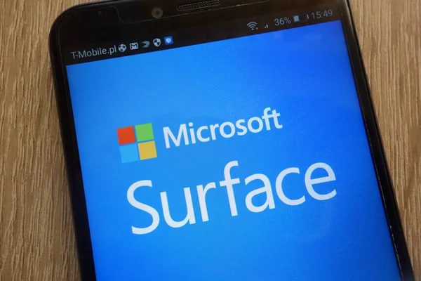 Konskie Polonia Septiembre 2018 Microsoft Surface Logo Exhibido Teléfono Inteligente — Foto de Stock