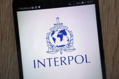 Konskie, Polonya - 06 Eylül 2018: modern bir akıllı telefon üzerinde görüntülenen Interpol (Uluslararası Ceza polis örgütü) logo