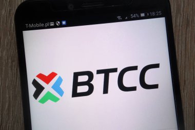 Konskie, Polonya - 06 Eylül 2018: modern bir akıllı telefon üzerinde görüntülenen Btcc bitcoin Döviz logosu