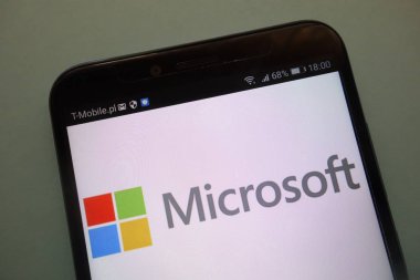 Konskie, Polonya - 08 Eylül 2018: logo modern bir akıllı telefon üzerinde marka Microsoft