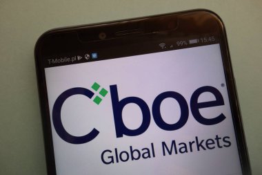 Konskie, Polonya - 15 Eylül 2018: Cboe Global piyasalarda logo Smartphone cep telefonu ile