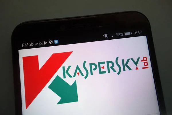 Конский Польша Сентября 2018 Логотип Касперского Смартфоне — стоковое фото