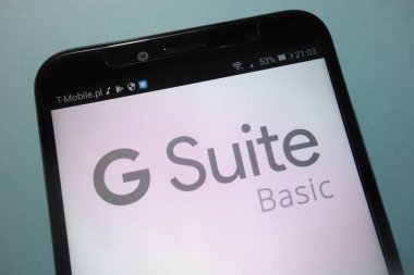 Konskie, Polonya - 15 Eylül 2018: Google G paketi logo Smartphone cep telefonu ile