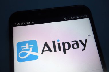 Konskie, Polonya - 22 Eylül 2018: Alipay logo Smartphone cep telefonu ile