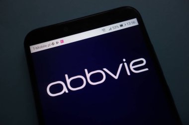 Konskie, Polonya - 28 Ekim 2018: Abbvie logo Smartphone cep telefonu ile