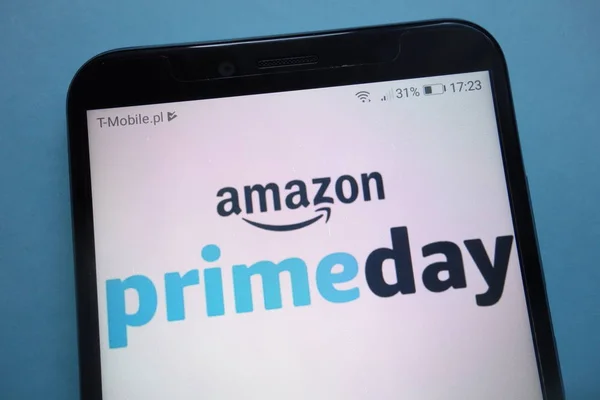 Konskie, polen - 29. September 2018: Amazon Prime Day Logo auf dem Smartphone — Stockbild Konskie Polen September 2018 Amazon Prime Day Logo Auf Dem — Stockfoto