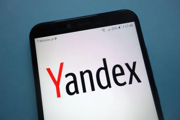 Konskie, polen - 29. September 2018: yandex logo auf smartphone — Stockbild Konskie Polen September 2018 Yandex Logo Auf Smartphone — Stockfoto