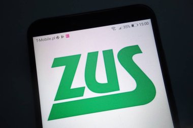 Konskie, Polonya - 28 Ekim 2018: Zus (Lehçe: Zaklad Ubezpieczen Spolecznych) smartphone üzerinde logo