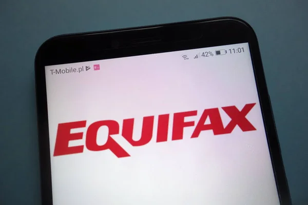 Konskie Polen November 2018 Equifax Logo Smartphone — Stockfoto