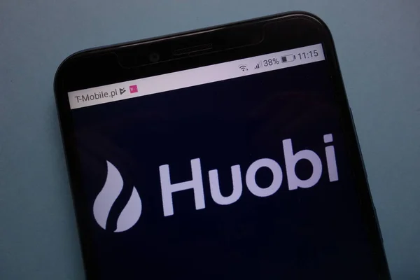 Konskie Polen November 2018 Huobi Kryptowährungsbörse Logo Auf Smartphone — Stockfoto