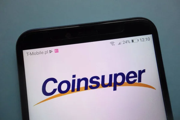 Konskie, polen - 03. November 2018: coinsuper Kryptowährungsbörse logo auf smartphone — Stockbild Konskie Polen November 2018 Coinsuper Kryptowährungsbörse Logo Auf Smartphone — Stockfoto